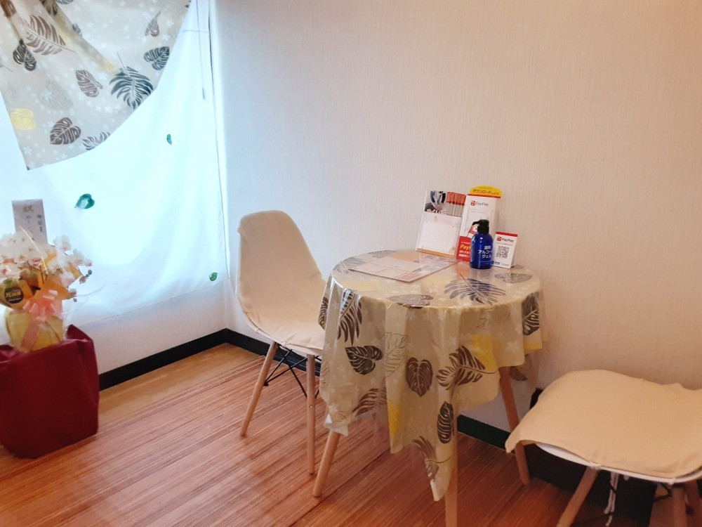 おしゃれな個室で整体施術を大阪市エリアで受けられます